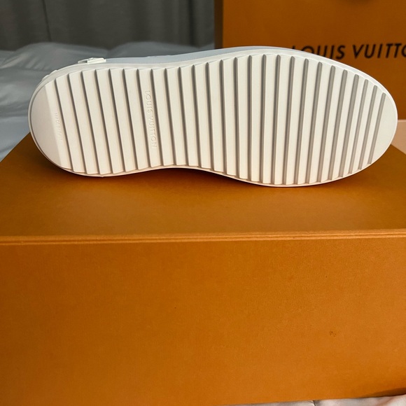 Louis Vuitton Time Out Sneakers size 37.5 (7.5) - Picture 7 of 8